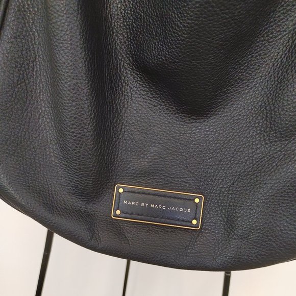 Marc by Marc Jacobs Black Leather Gold Hardware Shoulder Bag - Picture 2 of 13